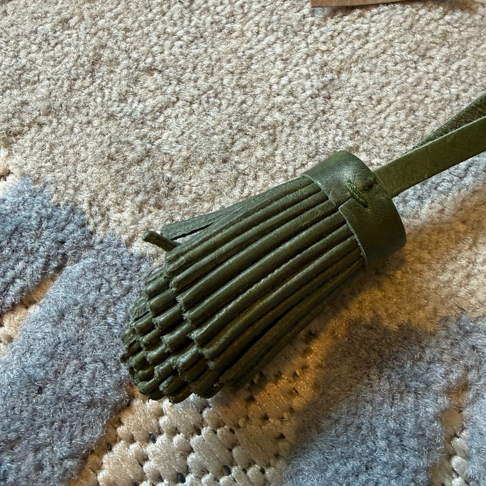 Portland Leather Olive Green Tassel - Picture 4 of 4
